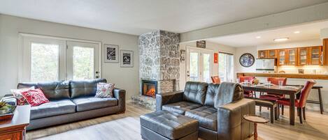 Televisor, llar de foc i llibres