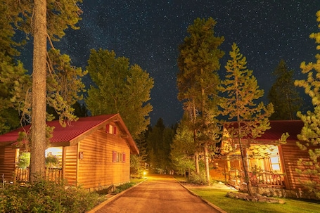 Exterior. Family Superior Two Bedroom Cabin