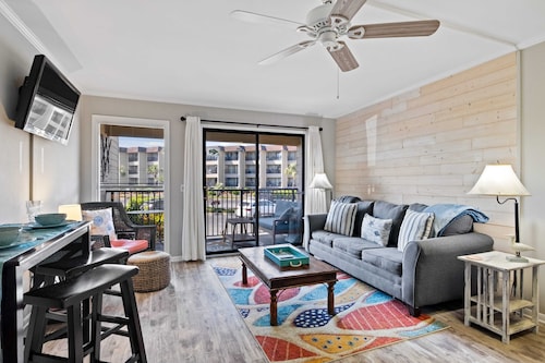 Beachfront Resort Villa steps from the beach w/2 pools, pickle ball, bike rental