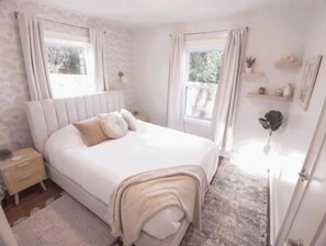 2 bedrooms, desk, free WiFi, bed sheets