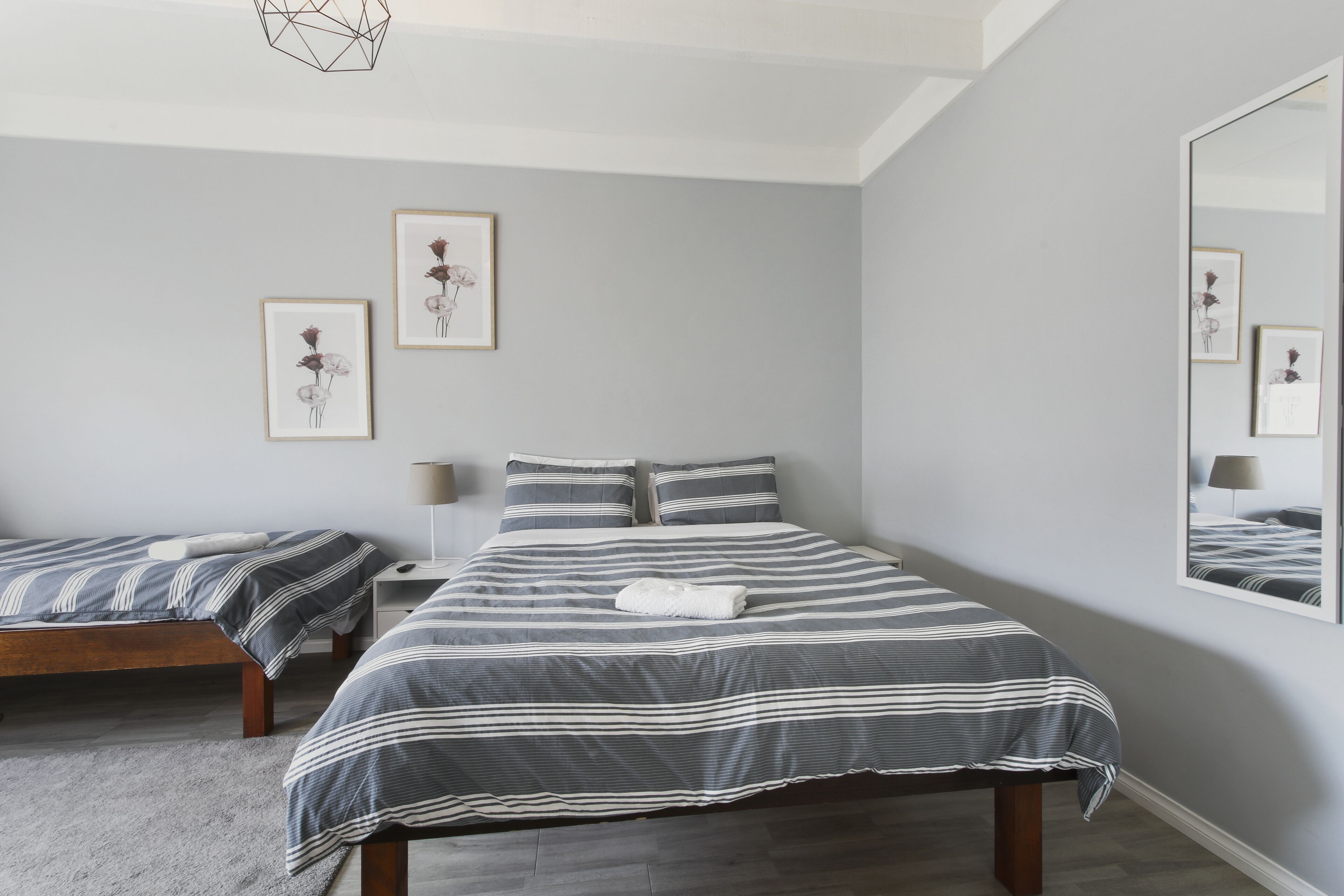 Apartemen Keluarga, 2 kamar tidur | Setrika/meja setrika dan seprai linen