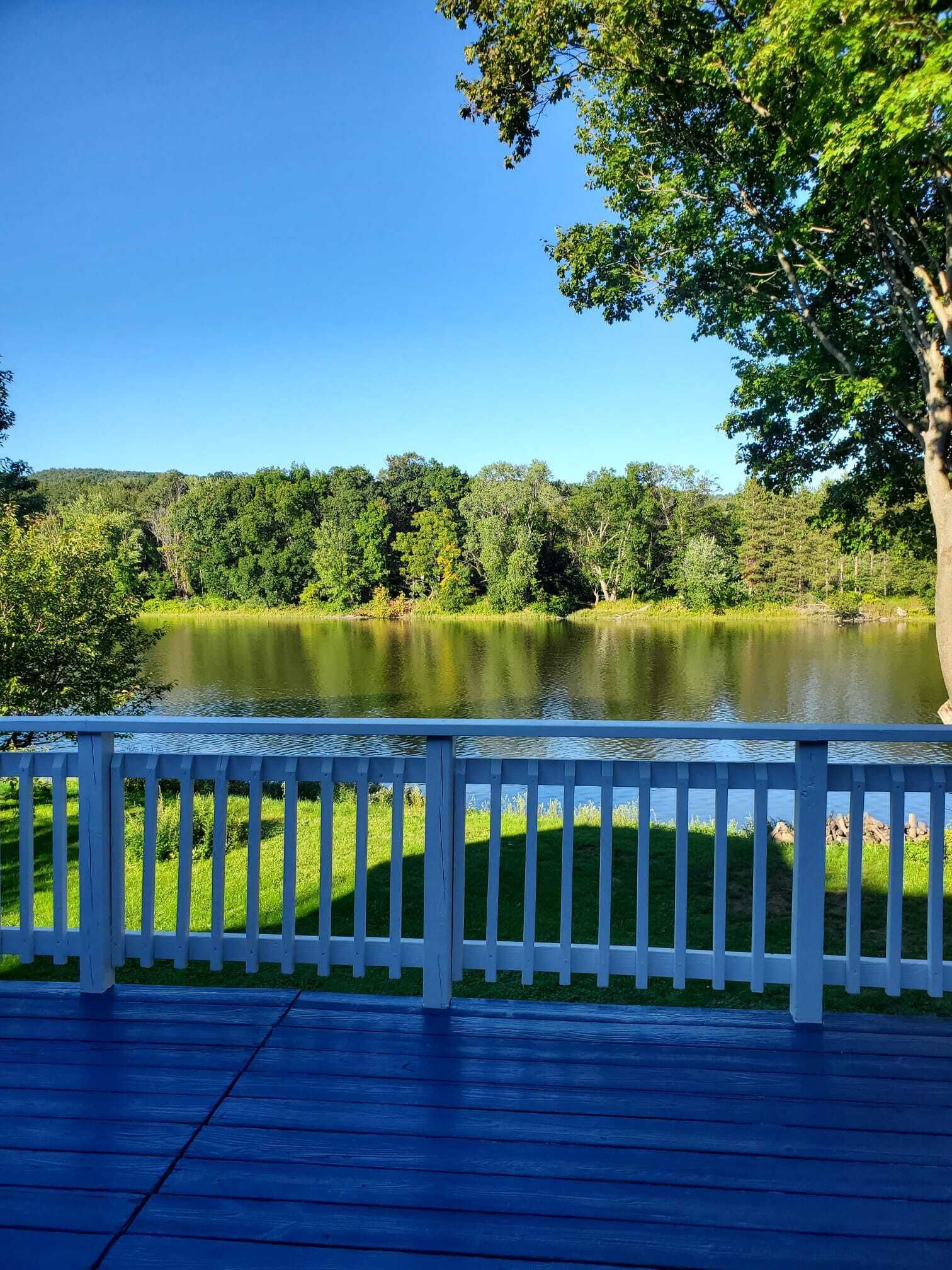 Beautiful river view, four seasons home, 20 minutes from SUNY Binghamton