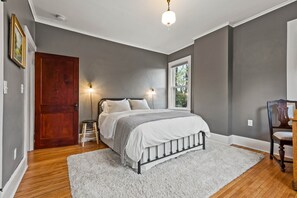 4 bedrooms, desk, iron/ironing board, free WiFi