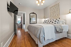 4 slaapkamers, een bureau, een strijkplank/strijkijzer, gratis wifi