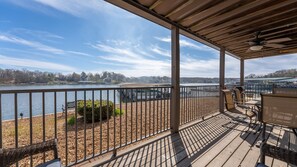 Property grounds - Gorgeous Updated Condo - Incredible view, no stairs from patio to lakefront/dock (Osage Beach)