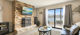 Gorgeous Updated Condo - Incredible view, no stairs from patio to lakefront/dock