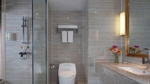 A modern bathroom with a glass shower enclosure, a toilet, and a sink with a mirror. - Vienna International Hotel (Bijie Dafang Branch) (Bijie)