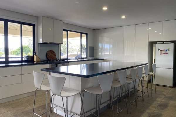 Frigorífic, microones, forn i placa de cuina