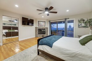 2 habitaciones, escritorio y tabla de planchar con plancha 