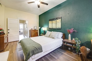 3 Schlafzimmer, Schreibtisch, Bügeleisen/Bügelbrett, Reisekinderbett