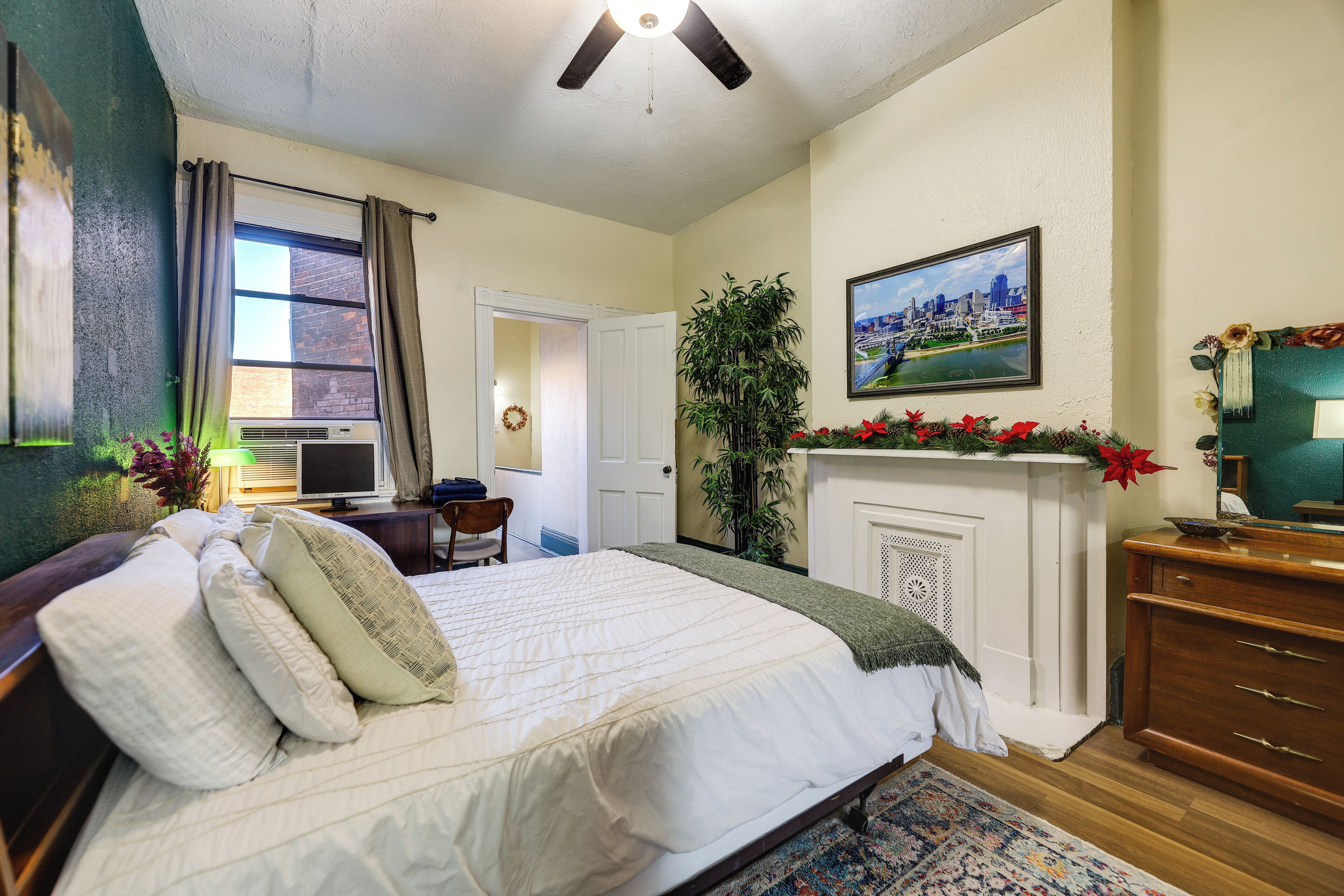 3 Schlafzimmer, Schreibtisch, Bügeleisen/Bügelbrett, Reisekinderbett