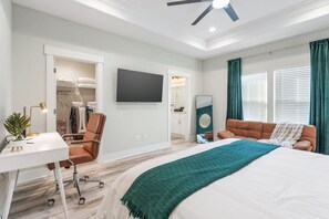 3 bedrooms, desk, iron/ironing board, travel crib