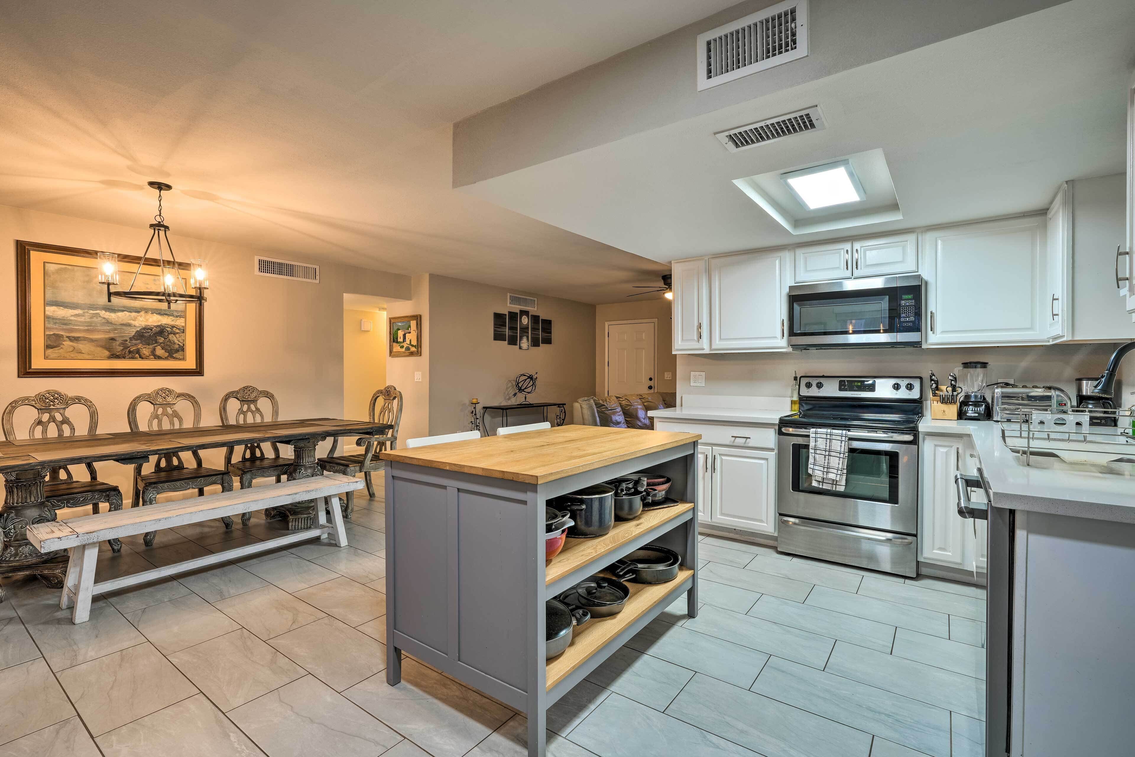 Fridge, microwave, stovetop, dishwasher