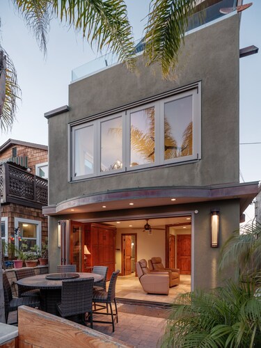Ocean View Beach Home w/ AC, Outdoor Shower, Walk to PB