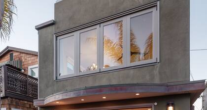 Ocean View Beach Home w/ AC, Outdoor Shower, Walk to PB