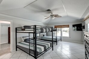 4 bedrooms, desk, iron/ironing board, free WiFi