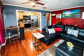 Living area - DTWN luxury condo 99 percent Walk score (Atlanta)