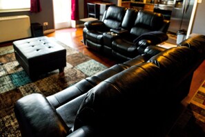 Living room - DTWN luxury condo 99 percent Walk score (Atlanta)