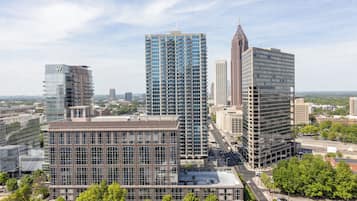 Vue sur la ville depuis l’hébergement