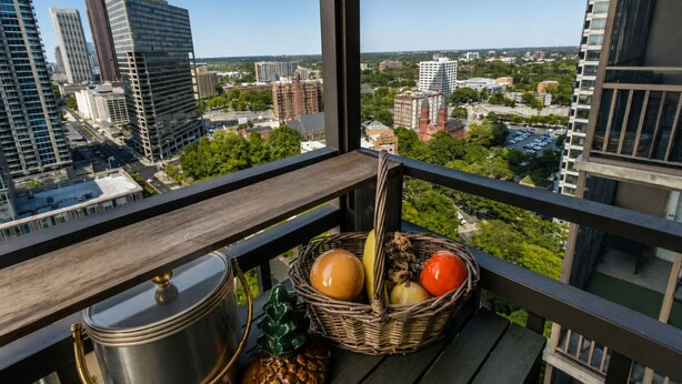 Deluxe Condo, Multiple Beds, Kitchen, City View | Terrace/patio - Modern High-Floor condo at Heart of Downtown & Skyline Balcony (Atlanta)