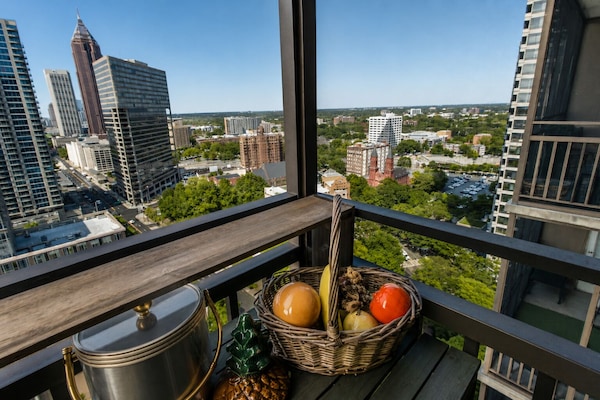Deluxe Condo, Multiple Beds, Kitchen, City View | Terrace/patio