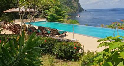 Authentic St. Lucian Experience at Prestigious 2-bed Villa - Colibri Cottage