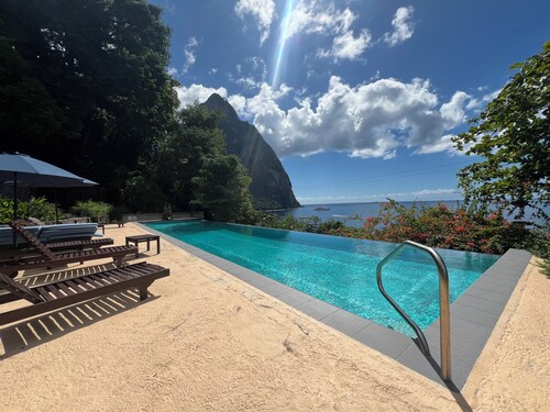 Authentic St. Lucian Experience at Prestigious 2-bed Villa - Colibri Cottage