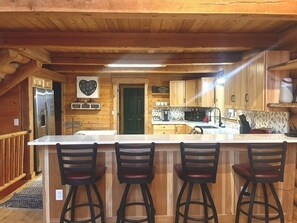 Fridge, microwave, oven, stovetop - Large, Cozy, log home! (Athol)