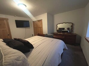 5 bedrooms, free WiFi, bed sheets