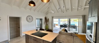 Spacious Waterfront Sanctuary