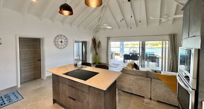 Spacious Waterfront Sanctuary