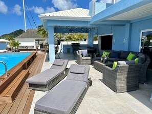 Outdoor dining - Spacious Waterfront Sanctuary (Jolly Harbour)