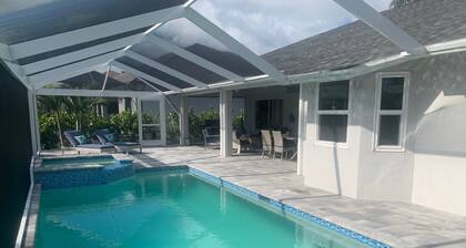 RENOVATED HOUSE-NEW HEATED POOL-HOT TUB-CLOSE TO BEACH- MACKLE PARK-BEACH GEAR