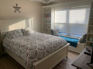 3 bedrooms, desk, iron/ironing board, travel crib