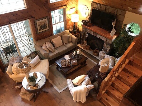 Smart TV, fireplace