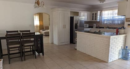 10 min from airport, 3 min from bacob eco park