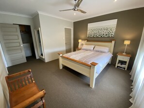 4 bedrooms, bed sheets