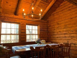 Dining - Peaceful Tree-top 3 bedroom cabin with fireplace (Black Mountain)