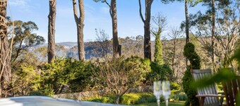 Carramar House - in the Amphitheatre of Nature