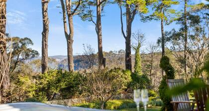 Carramar House - in the Amphitheatre of Nature