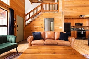 Chimenea, futbolito y libros