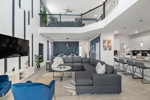 Smart TV, videogiochi, tavolo da calcetto