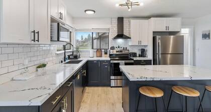 The NW Olympic Retreat just minutes away from Olympic National Park PET FRIENDLY