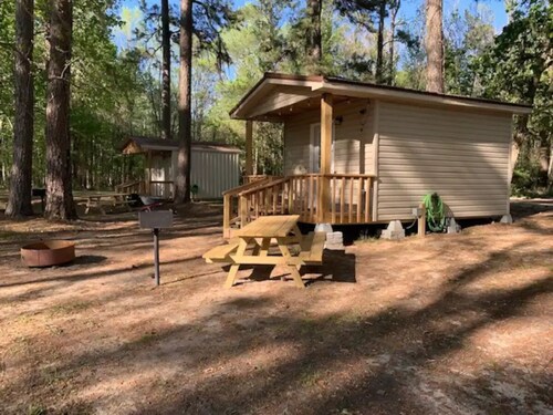 Cozy Camping Cabin on Lake Marion near Congaree Nat Park