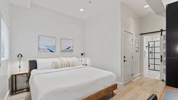 4 bedrooms, desk, iron/ironing board, travel crib