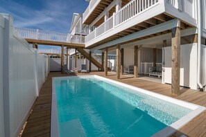 Lämmitetty uima-allas