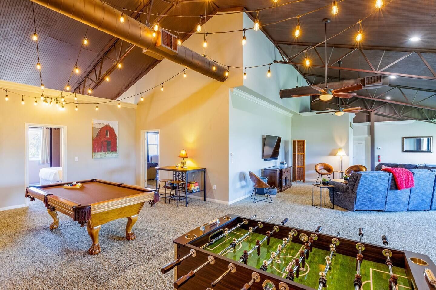 Large Family Home Near Wineries W/Jacuzzi!