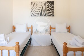 3 chambres, fer et planche à repasser, Wi-Fi gratuit, draps fournis