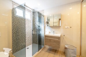 Shower, hair dryer, towels - CostaBlancaDreams - Casa Enchinent in Calpe (Calpe)