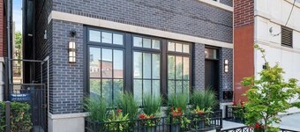 Luxury SOHO Styled Two-Level Townhouse - Old Town